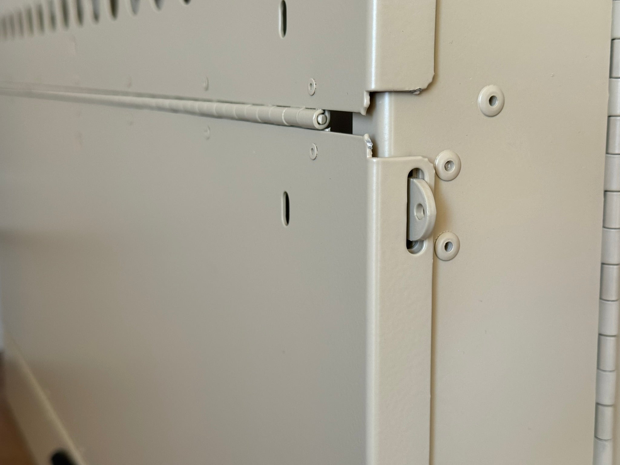 Dog Crate 55314 Professional K9 Series Large Collapsible Working Dog Crate / Single Compartment / 22.25 W x 34 D x 29 H / Mill Finish Aluminum / Tan / Owens Products