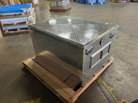 Dog Box 55030 Hunter Series Double Compartment with Top Storage / 48 W x 36 D x 26 H / Shallow / Standard Vents / Diamond Tread Aluminum / Owens Products Hunter Series Owens Products