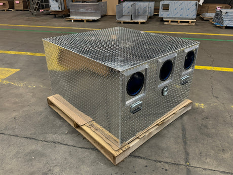 Dog Box 55060 Hunter Series Double Compartment / 48 W x 45 D x 28 H / Bear/Cat / Striker Holes / Diamond Tread Aluminum / Owens Products