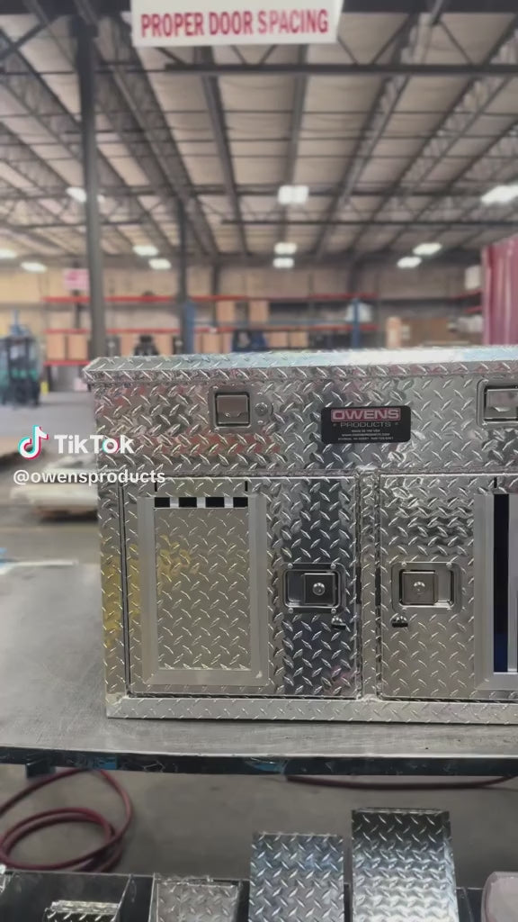 Dog Box 55078 Hunter Series Double Compartment with Top Storage / 38 W x 36 D x 26 H / Shallow / Standard Vents / Diamond Tread Aluminum / Owens Products