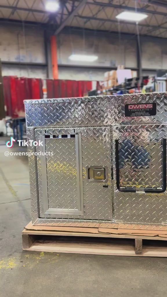 Dog Box 55060 Hunter Series Double Compartment / 48 W x 45 D x 28 H / Bear/Cat / Striker Holes / Diamond Tread Aluminum / Owens Products