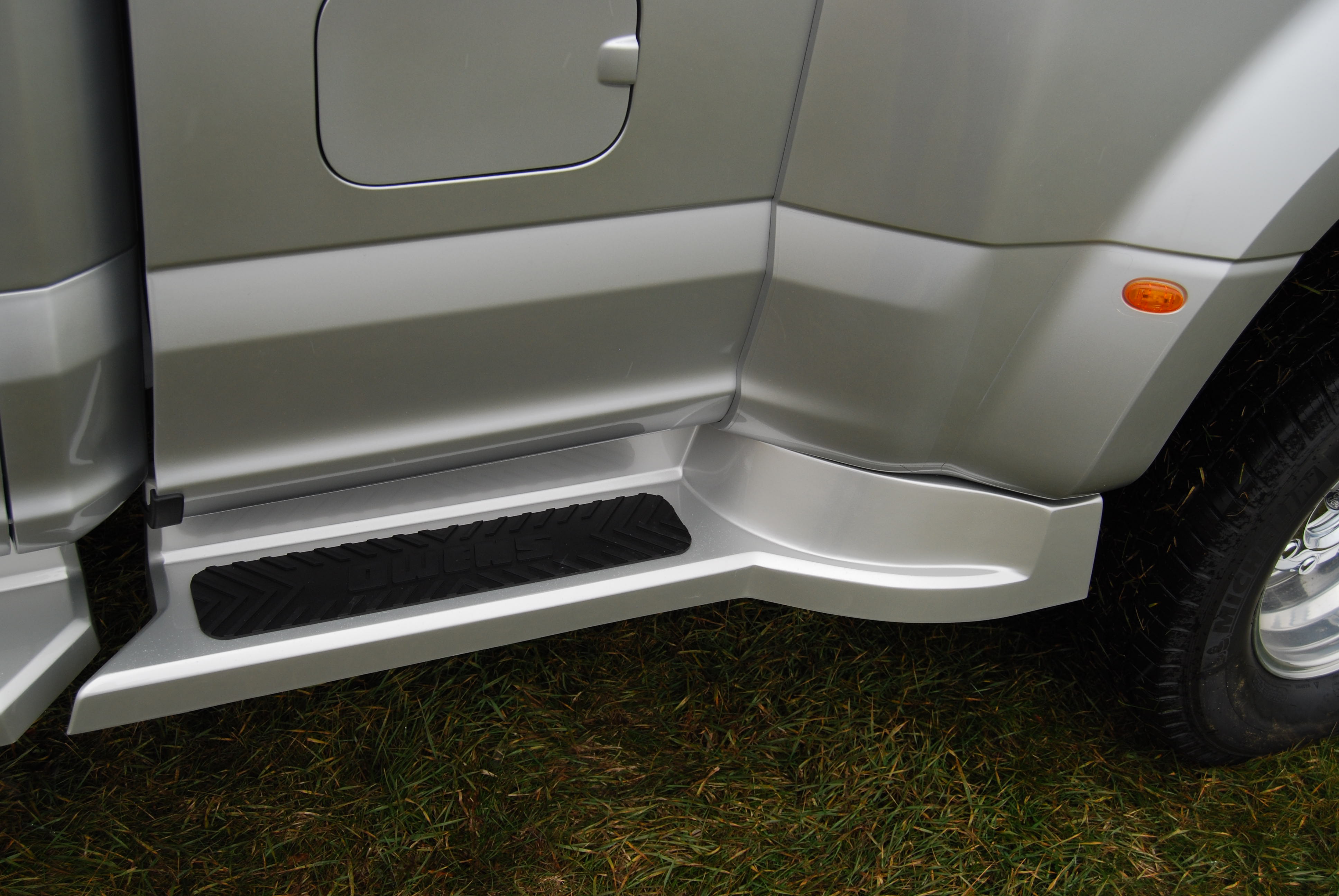 Running Boards 31004 Glastep Plus Custom Molded Fiberglass 8 Foot