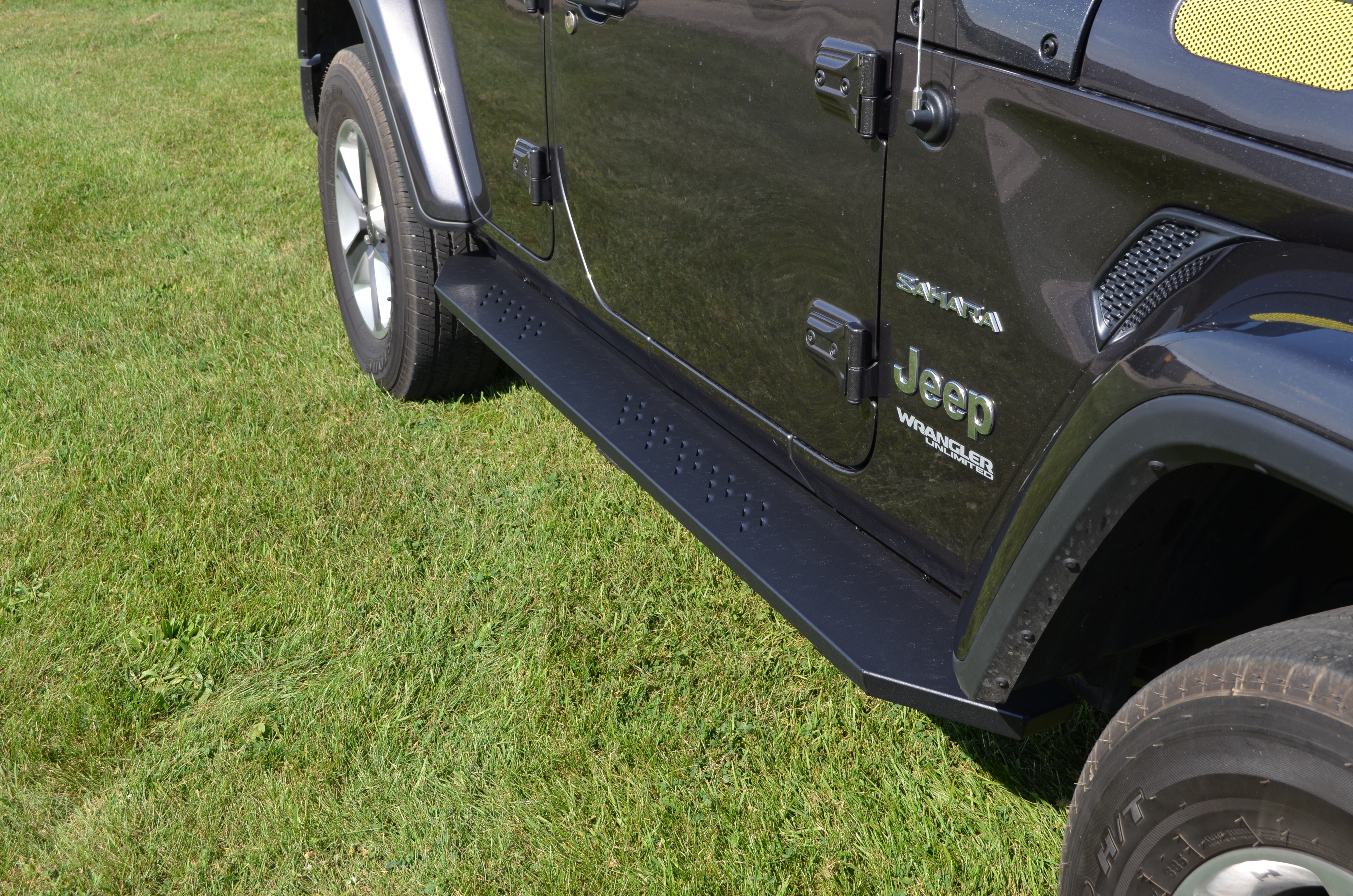 Running Boards Venum Louvered Mill Finish Aluminum / Full Length / 18-19  Jeep Wrangler JLU | 4-Door / Black / Owens Products | Owens Products