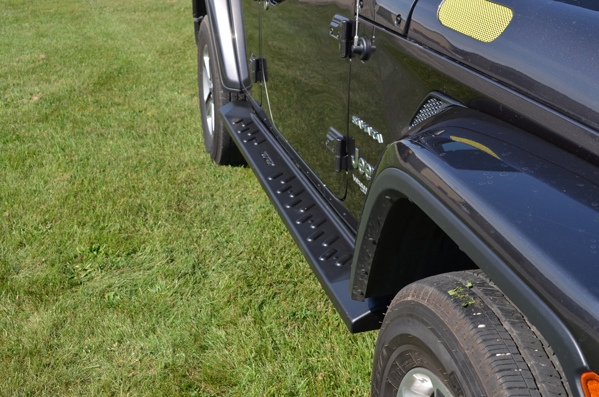 Running Boards Venum Factory Molded TPO / Full Length / 18-23 Jeep Wrangler  JLU | 4-Door / Black / Owens Products | Owens Products