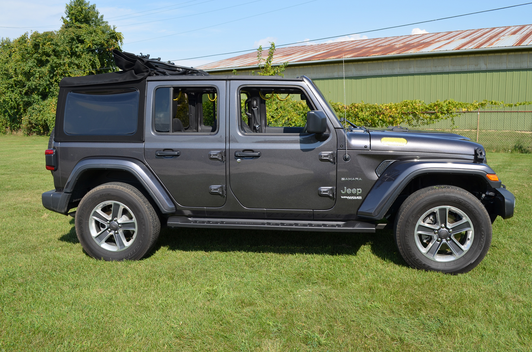 Running Boards Venum Factory Molded TPO / Full Length / 18-23 Jeep Wrangler  JLU | 4-Door / Black / Owens Products | Owens Products