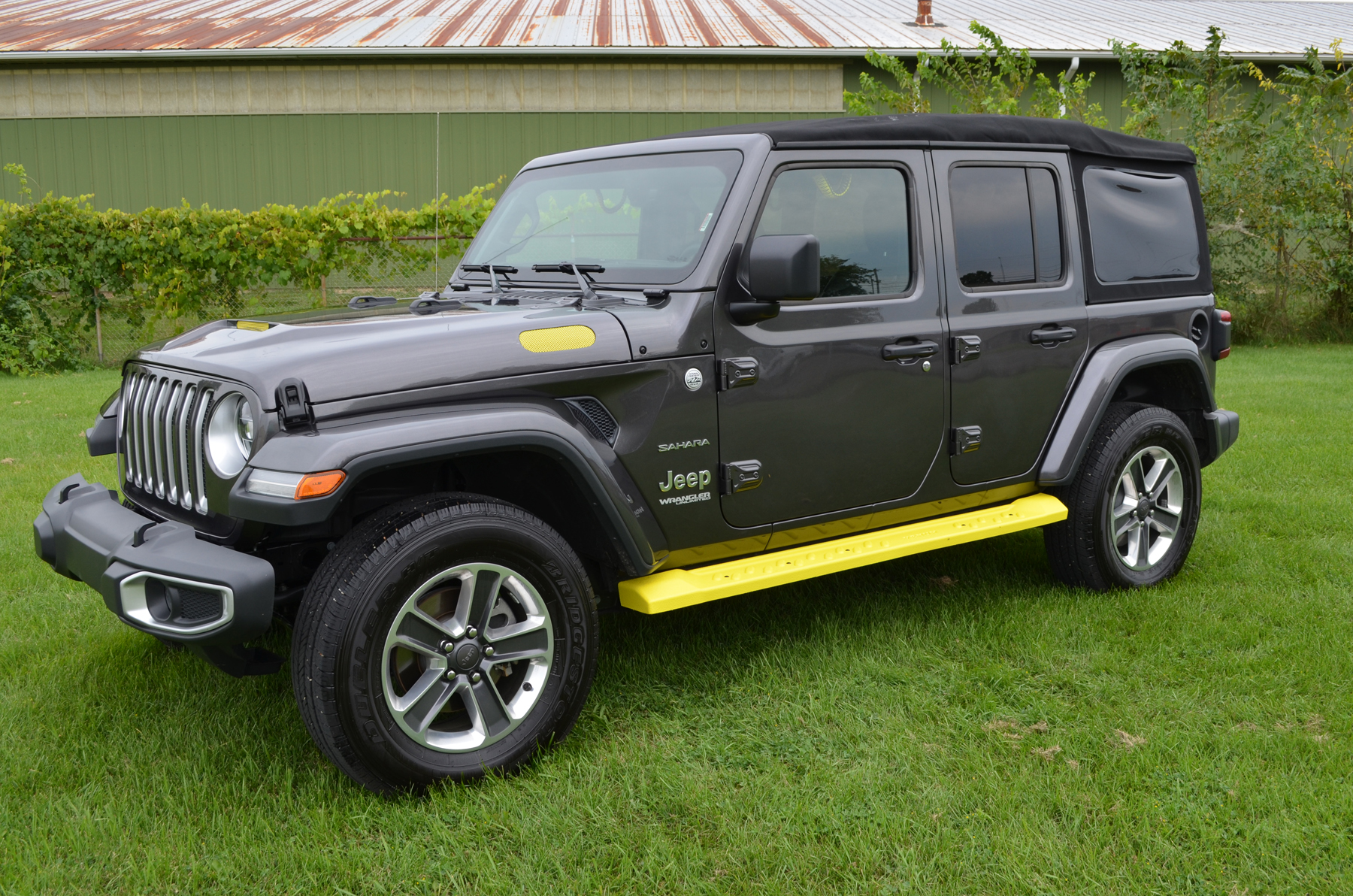 Running Boards Venum Factory Molded TPO / Full Length / 18-23 Jeep Wrangler  JLU | 4-Door / Black / Owens Products | Owens Products