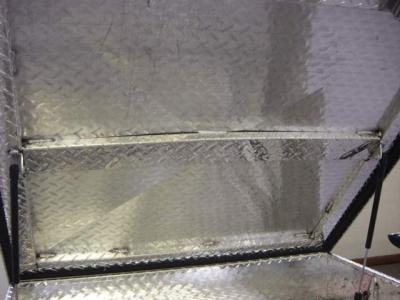 Aluminum dog box shop with top storage
